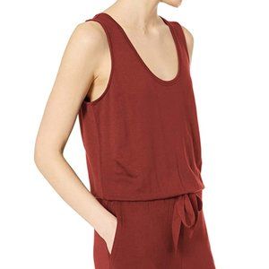 Soft sleeveless wide-leg jumpsuit in red